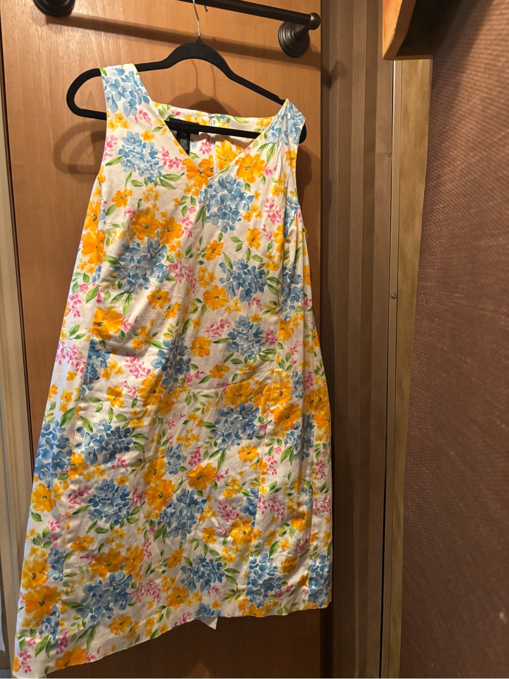 Jones New York Signature Floral V-Neck Dress in White, Yellow & Blue